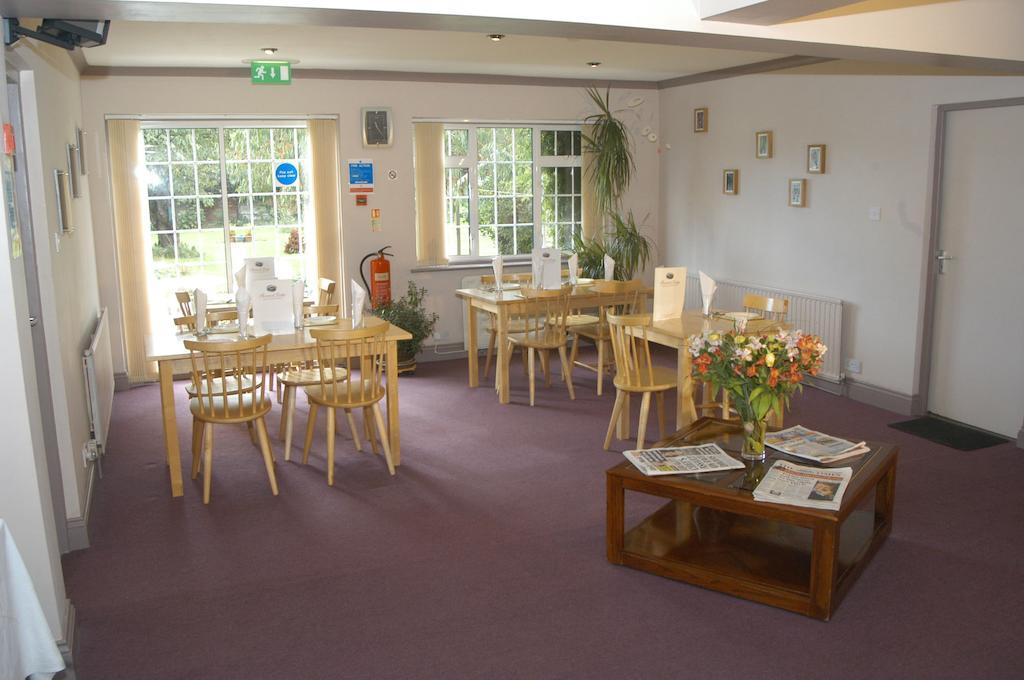 Furnival Lodge Slough Kültér fotó